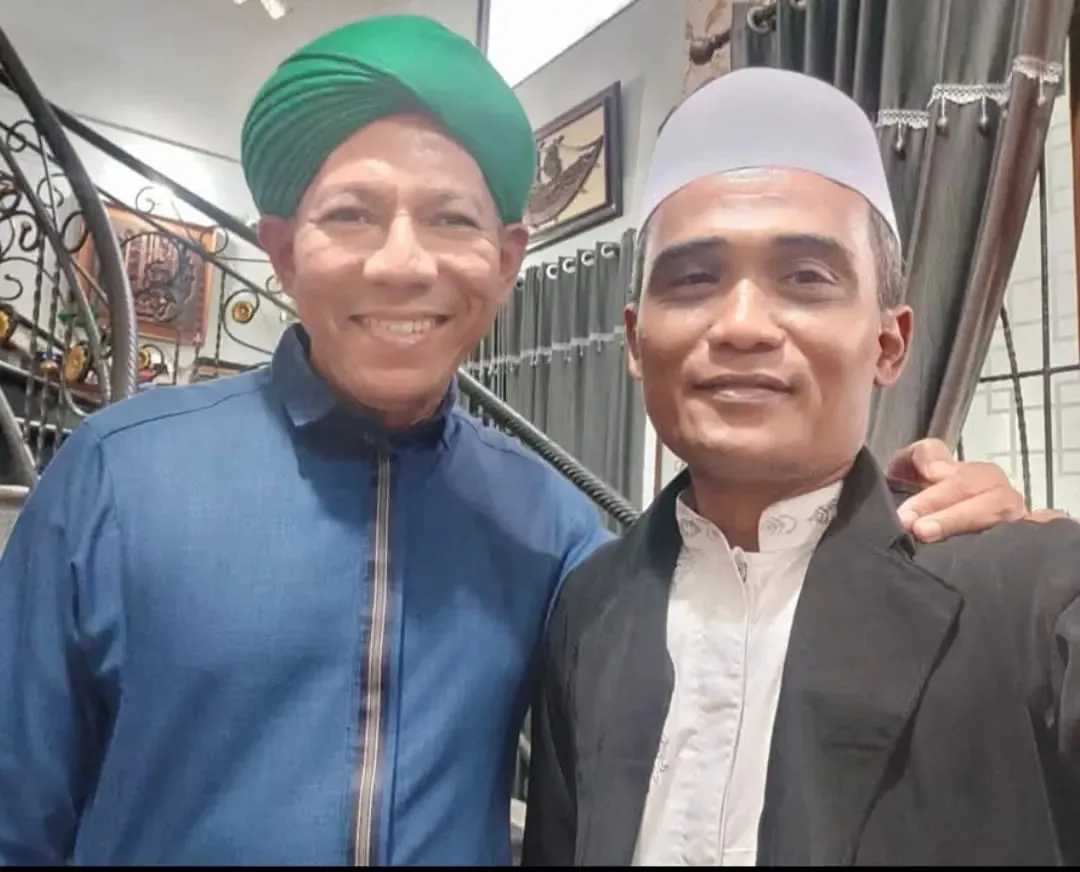 Ferry Arbania bersama Habib Segaf Baharun Potoh Kiai Muhammad Rowi Pengasuh Ponpes Dalwa Bangil dalam sebuah acara silaturrahim