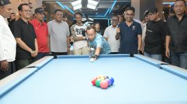 Foto : Asisten 1 Pemkab Sumenep Ferdiansyah Tetrajaya, yang mewakili Bupati Sumenep Achmad Fauzi Wongsojudo saaat membuka The Spot Billiard, Coffe and PlayStation