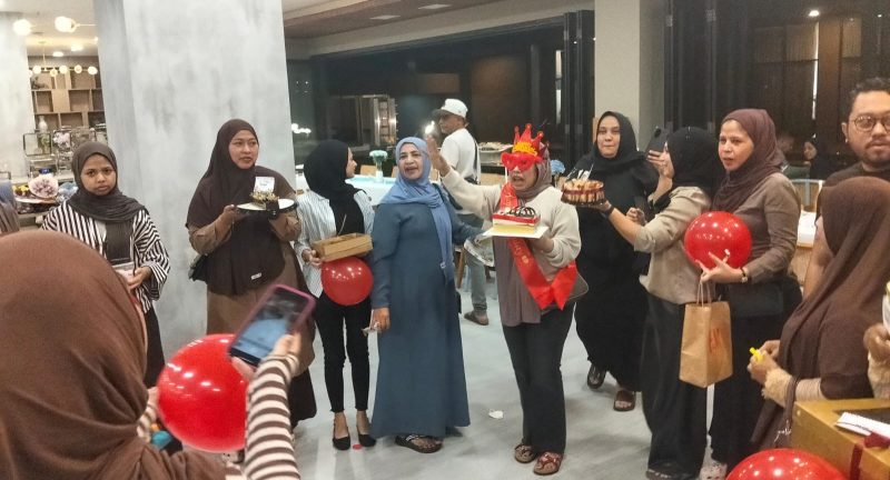 Foto : Kemeriahan momen Ultah ibu Indah (51) di Hotel Myze.