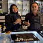 Herlin, salah satu pelanggan setia DJ99 Store, tampak puas usai membeli Samsung S25 di counter DJ Store Sumenep, yang dikenal dengan pelayanan ramah dan produk terlengkap.
