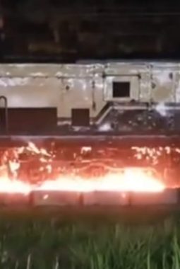 KAI Daop 9 Jember Klarifikasi Video Viral Lokomotif KA Probowangi Keluarkan Api di Kalibaru