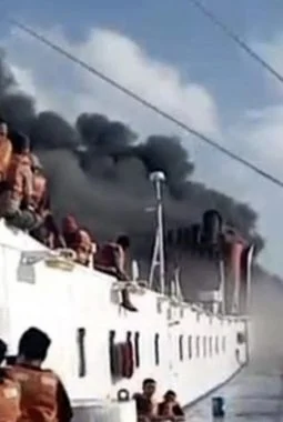 KMP Mutiara Santosa 2 Dilalap Api di Perairan Sapudi, Basarnas Evakuasi Sekitar 250 Penumpang